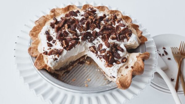 This Amish-Style Pecan Cream Pie Reinvents Thanksgiving