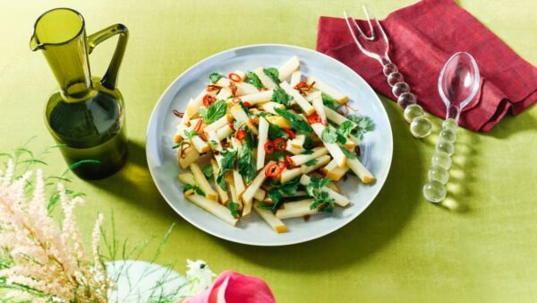 Master the Ultimate Crunchy Asian Pear Salad