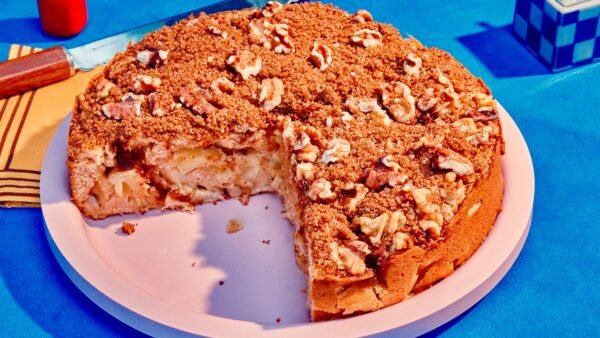 Casey Elsass Unveils the Ultimate Autumn Apple Cake
