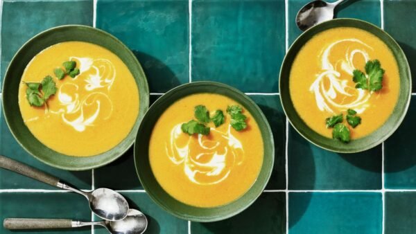 Vibrant Curried Yellow Squash Soup: Easy & Silky